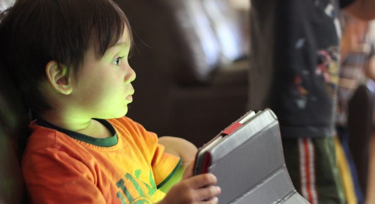 Уполномоченный по правам ребенка предлагает ввести возрастные ограничения на мобильный интернет Уполномоченный по правам ребенка предлагает ввести возрастные ограничения на мобильный интернет