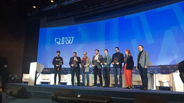 Финалисты «Цифрового прорыва» получили премию «Цифровые вершины – 2020» Финалисты «Цифрового прорыва» получили премию «Цифровые вершины – 2020»