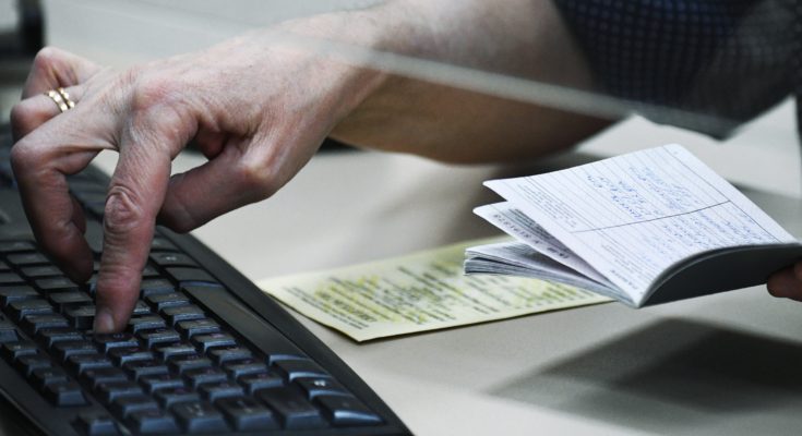 Путин подписал закон о стаже в электронной трудовой книжке Путин подписал закон о стаже в электронной трудовой книжке