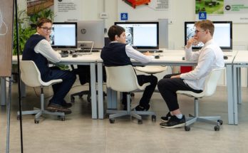 Прием в новые медиа- и IT-классы городских школ начался в Москве