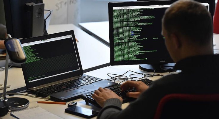 Рогозин назвал зависимость от иностранного ПО угрозой для национальной безопасности России Рогозин назвал зависимость от иностранного ПО угрозой для национальной безопасности России