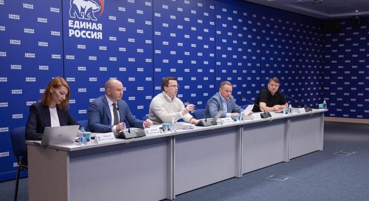 "Единая Россия" запустила проект в поддержку отечественной IT-отрасли "Единая Россия" запустила проект в поддержку отечественной IT-отрасли