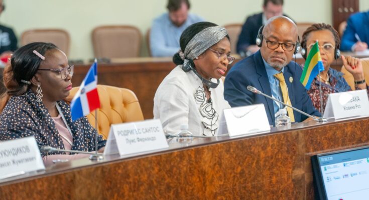 Эксперты на XIII IT-форуме обсудили информационные воздействия на общество в цифровую эпоху Эксперты на XIII IT-форуме обсудили информационные воздействия на общество в цифровую эпоху