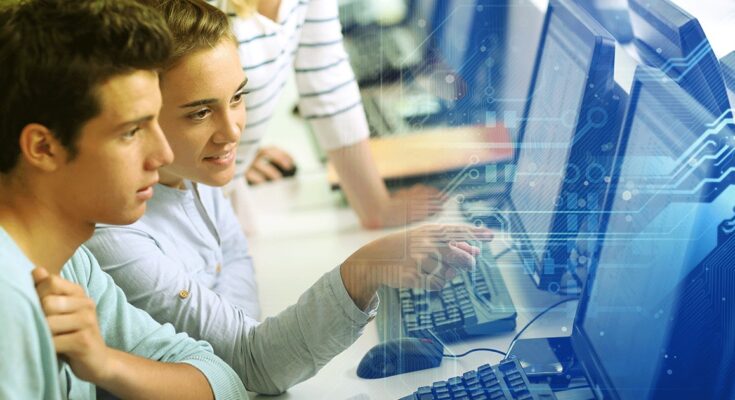 Минцифры: в новом учебном году образовательные ИТ-проекты запустят для всех категорий граждан